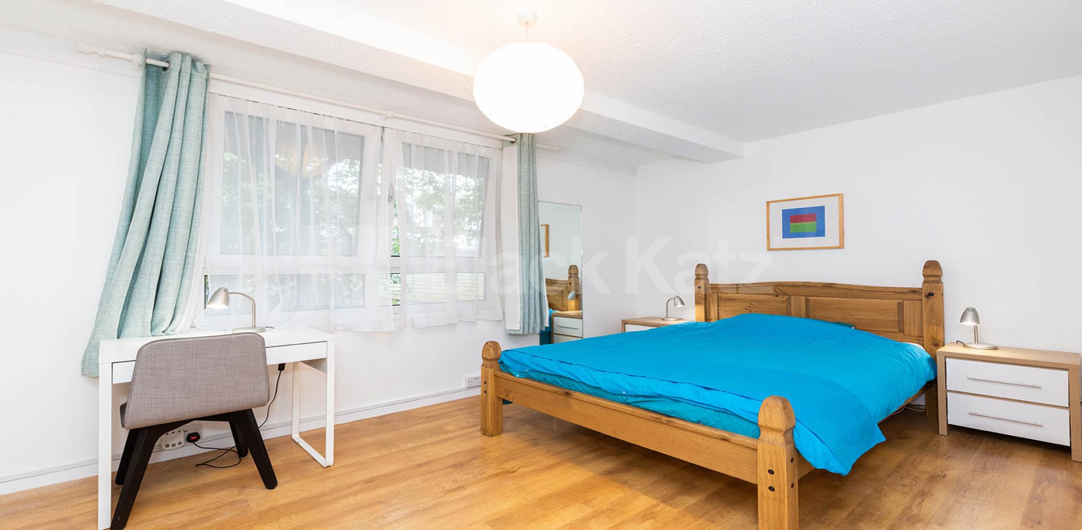 			3 Bedroom, 1 bath, 1 reception Flat			 Oakley Square, Camden